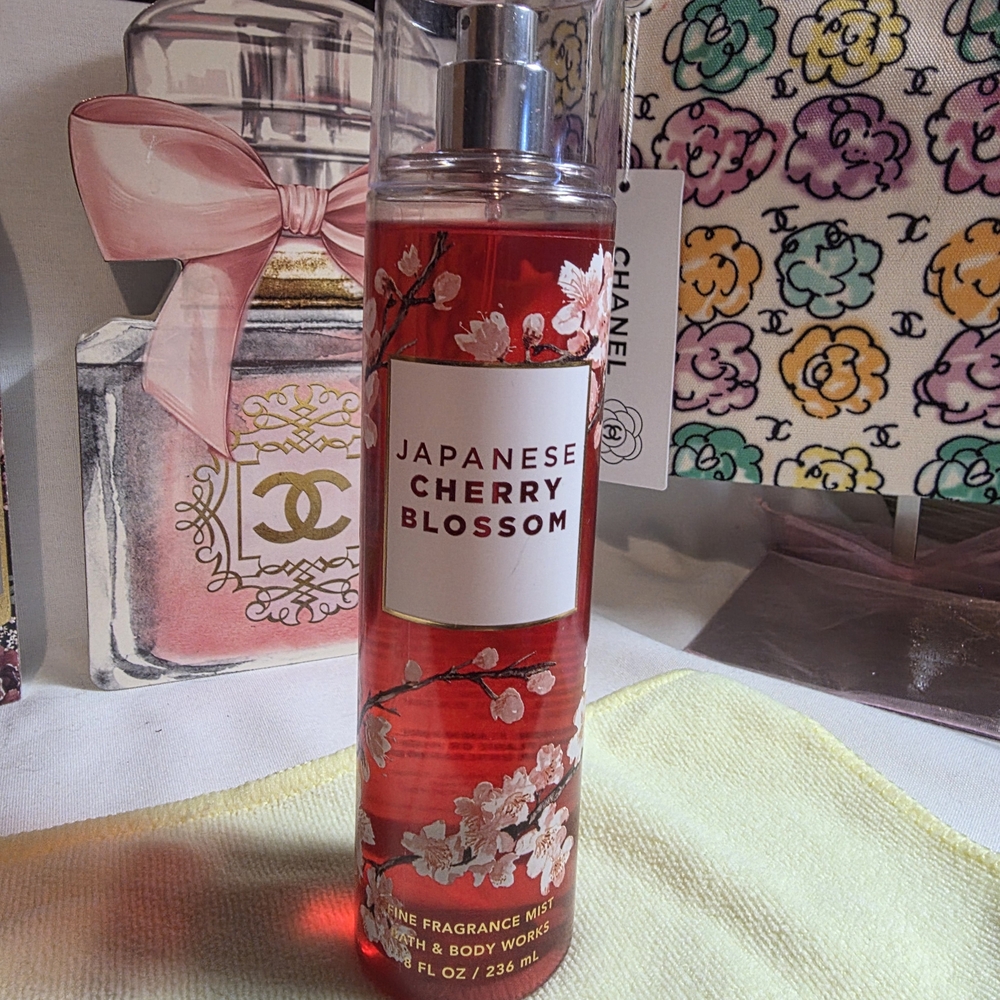 Bath & Body Works Japanese Cherry Blossom Fragrance Mist